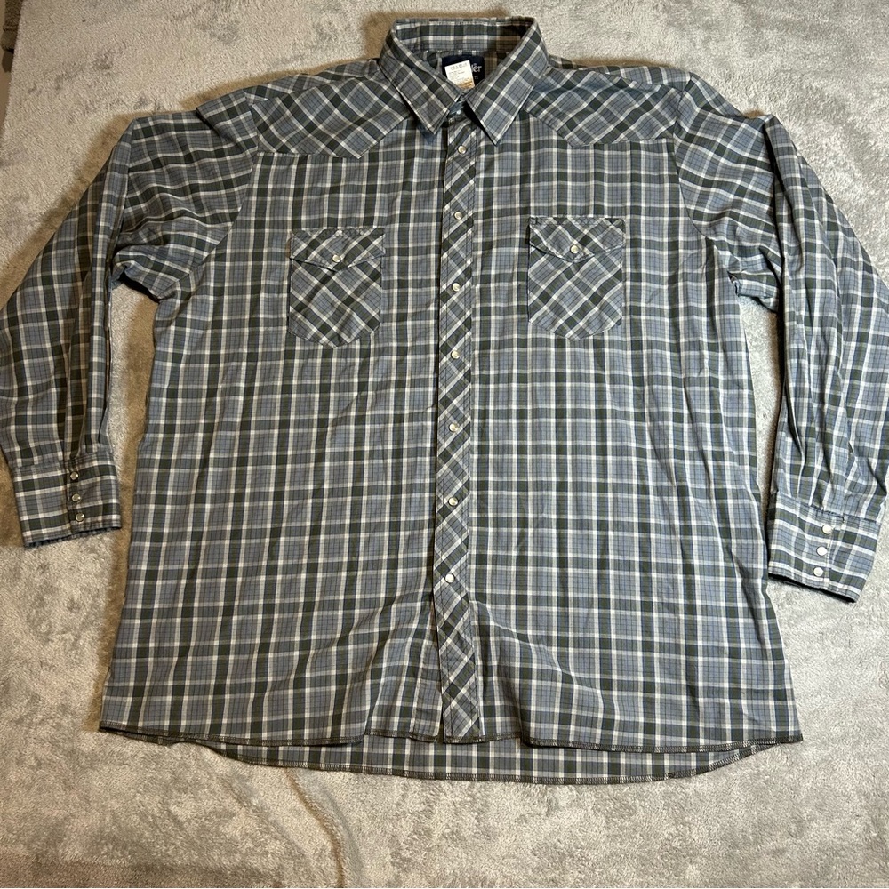 Wrangler Blue and Gray Plaid Button Down Shirt
